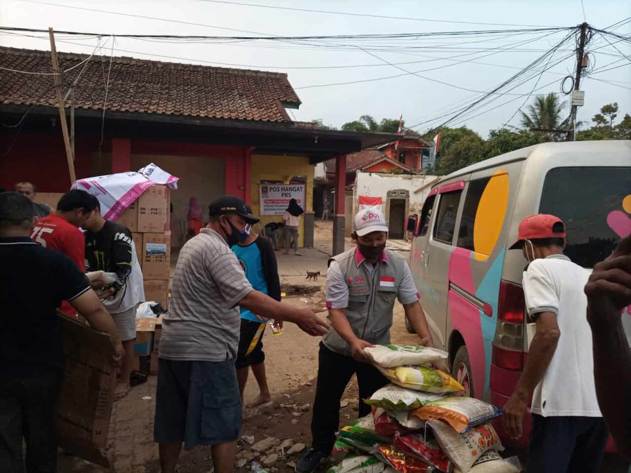Bantuan Kemanusiaan Bencana Banjir di Cicurug Sukabumi