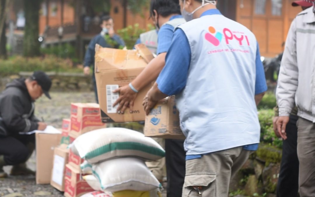 Panti Yatim Salurkan Bantuan Untuk Korban Banjir Bandang Cisarua Bogor