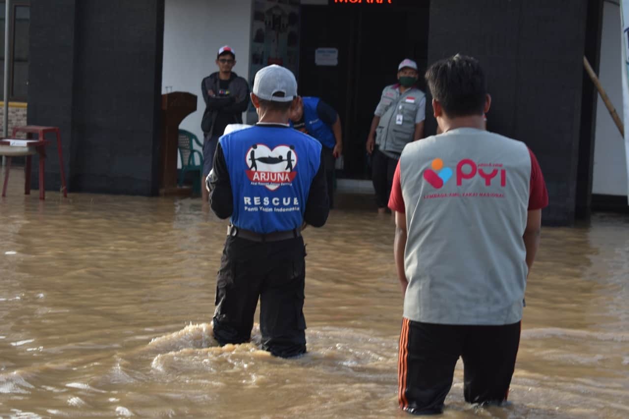 Bantuan Korban untuk korban banjir karawang