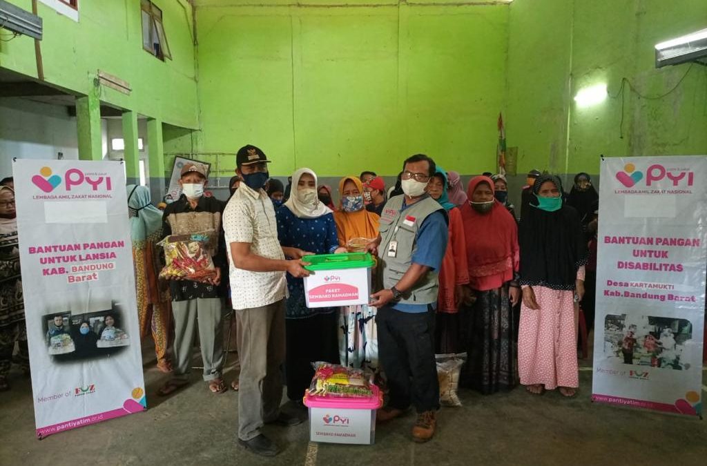 PYI Salurkan Bantuan Paket Sembako Bagi Lansia Dhuafa dan Difabel Cipatat Bandung