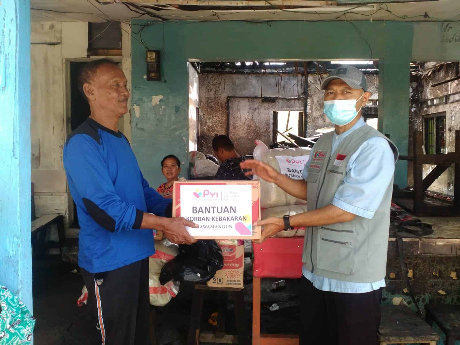 PYI Yatim & Zakat Salurkan Bantuan Untuk Korban Kebakaran di Rawamangun