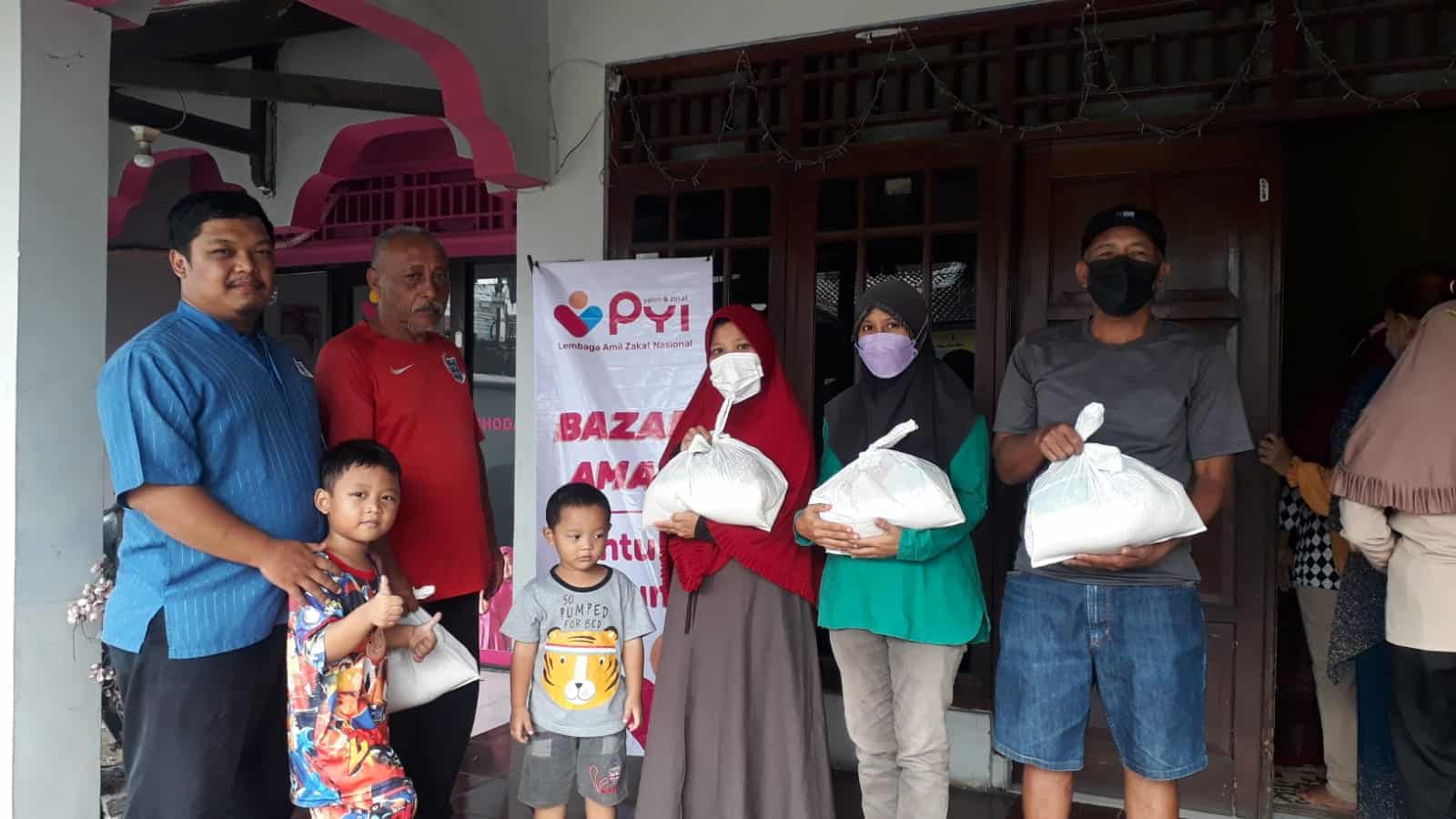 PYI Yatim dan Zakat Gelar Bazar Sembako Gratis Untuk Warga Terdampak