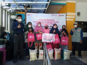 Bantuan Sembako dan Pemeriksaan Kesehatan Gratis Untuk Puluhan Lansia Dhuafa