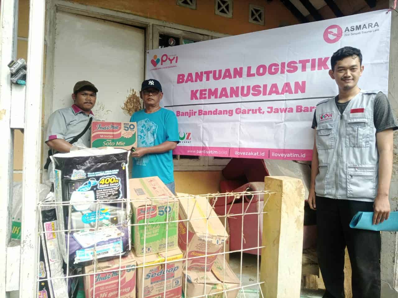 Laznas PYI Distribusikan Bantuan Logistik Bagi Terdampak Banjir Bandang Garut