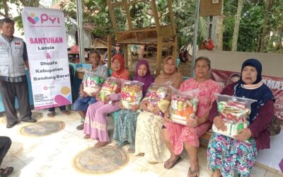 50 Anak Yatim dan Lansia Dhuafa Terima Bantuan Paket Sembako