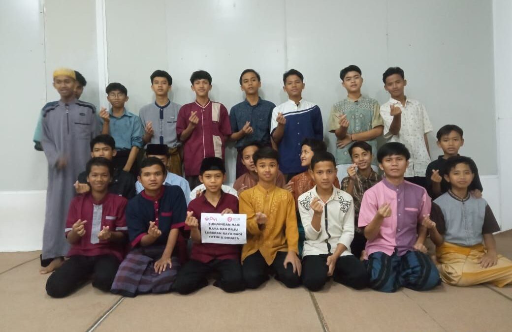 PYI Salurkan THR dan Baju Lebaran Untuk 112 Anak Yatim dan Dhuafa SMP Al-Ihsan Bandung