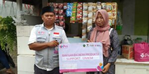 Simbolis Penyerahan Bantuan Program Ekonomi Produktif di Jakarta Timur