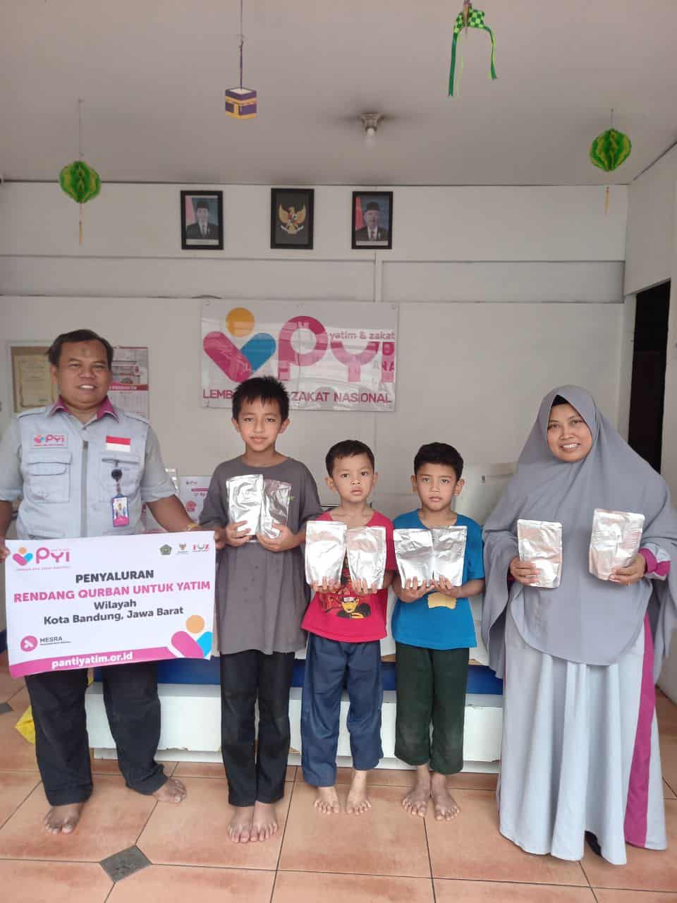 Penyaluran Rendang Qurban untuk Asrama Yatim kota Bandung
