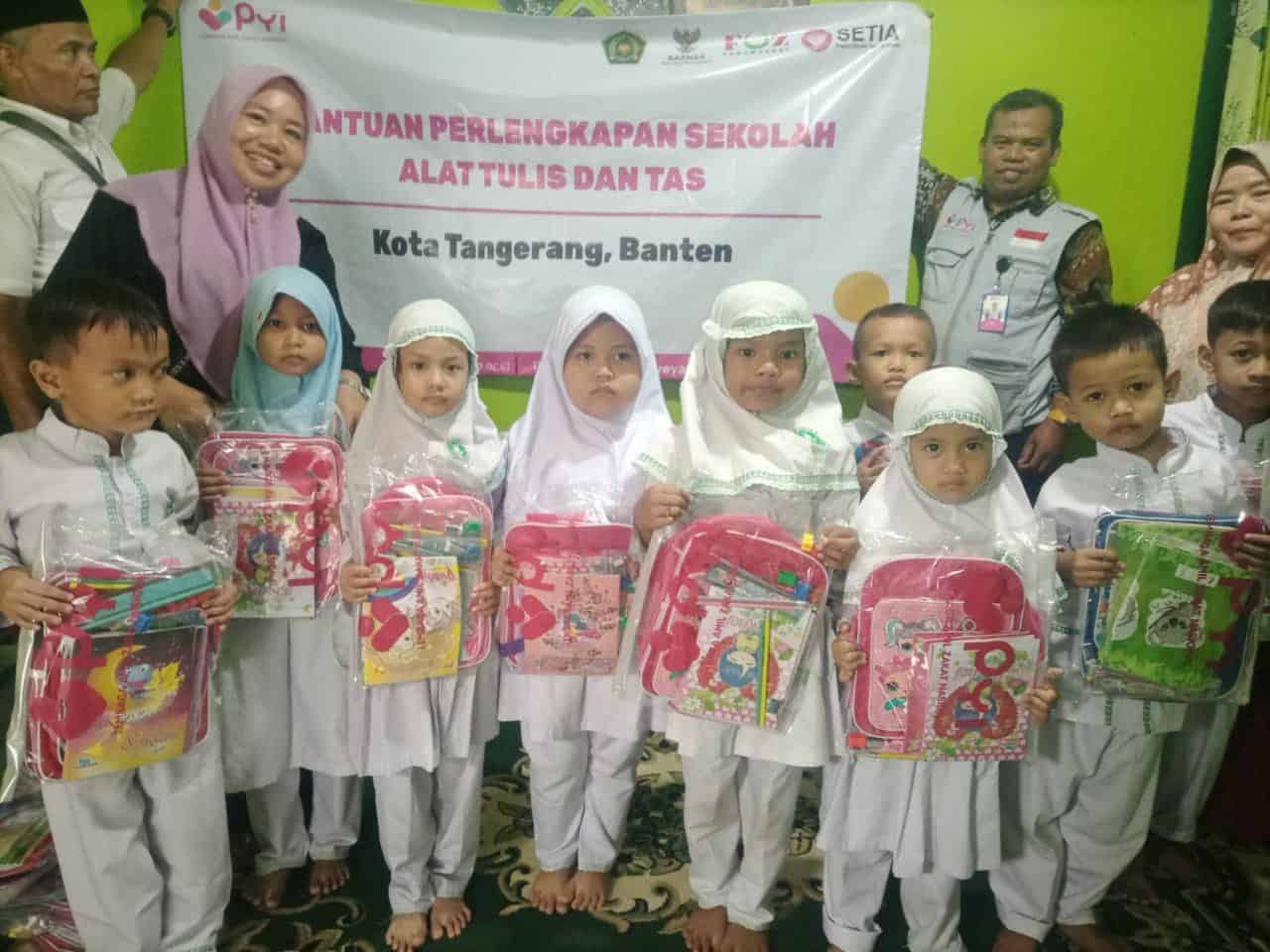 Laznas PYI Salurkan Bantuan Pendidikan di Tangerang