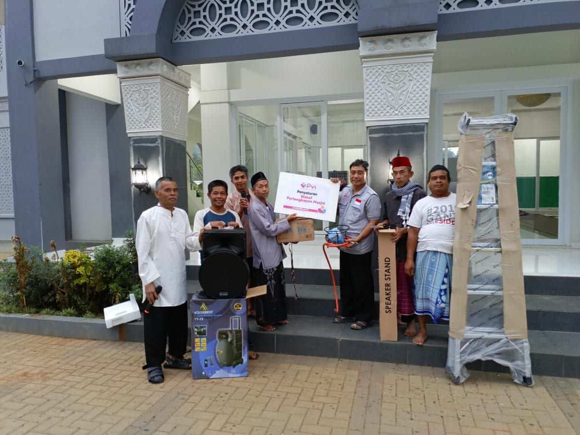 Laznas PYI Salurkan Bantuan Perlengkapan Masjid Ar Rahman Kampung Gorowek